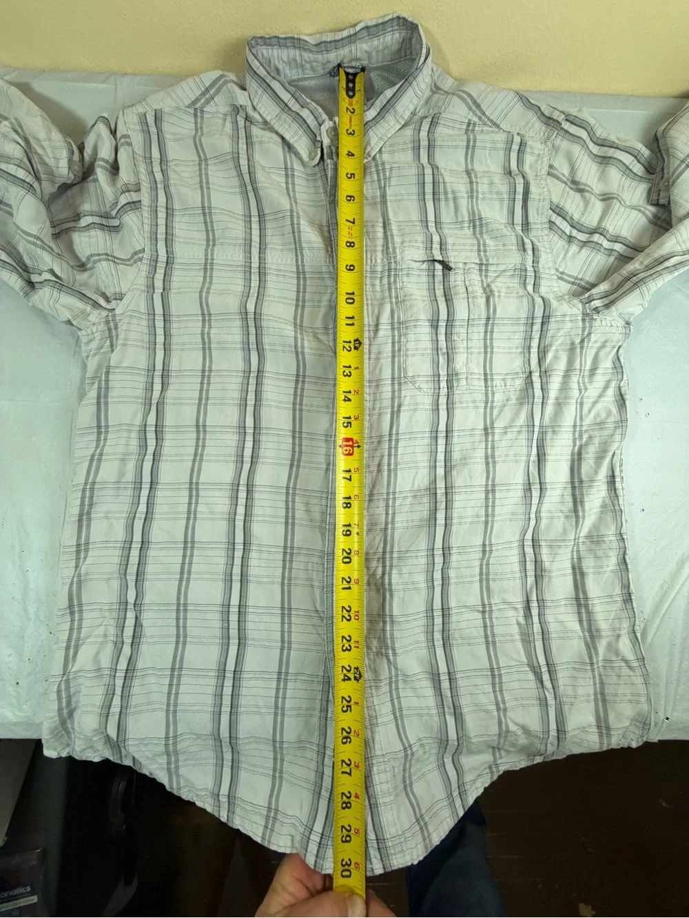 The North Face Men's Button-Down Plaid‎ Shirt in White and Gray
